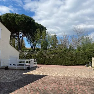 https://les-clematites.hotels-rhonealpes.com